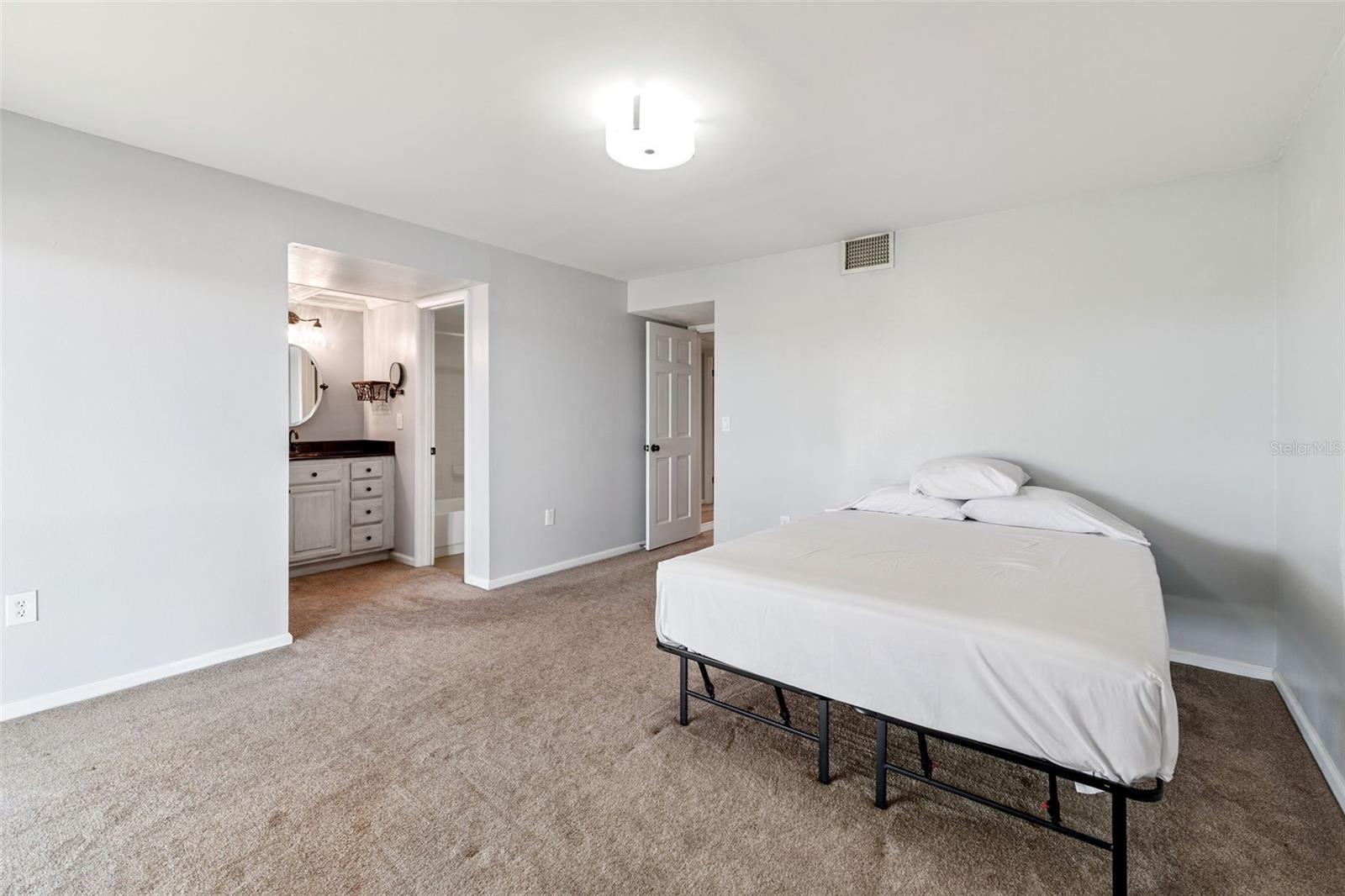 Image 20 of 37 For 210 La Casa  210