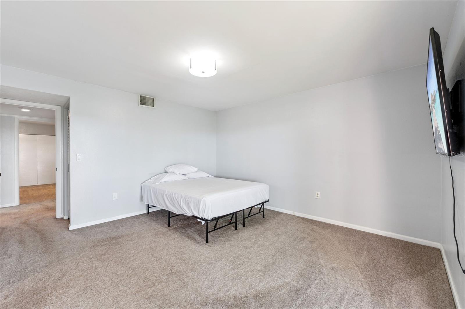 Image 22 of 37 For 210 La Casa  210