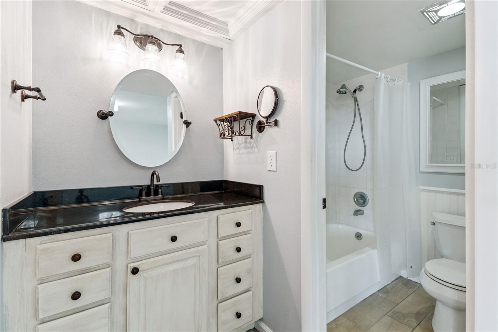 Image 23 of 37 For 210 La Casa  210