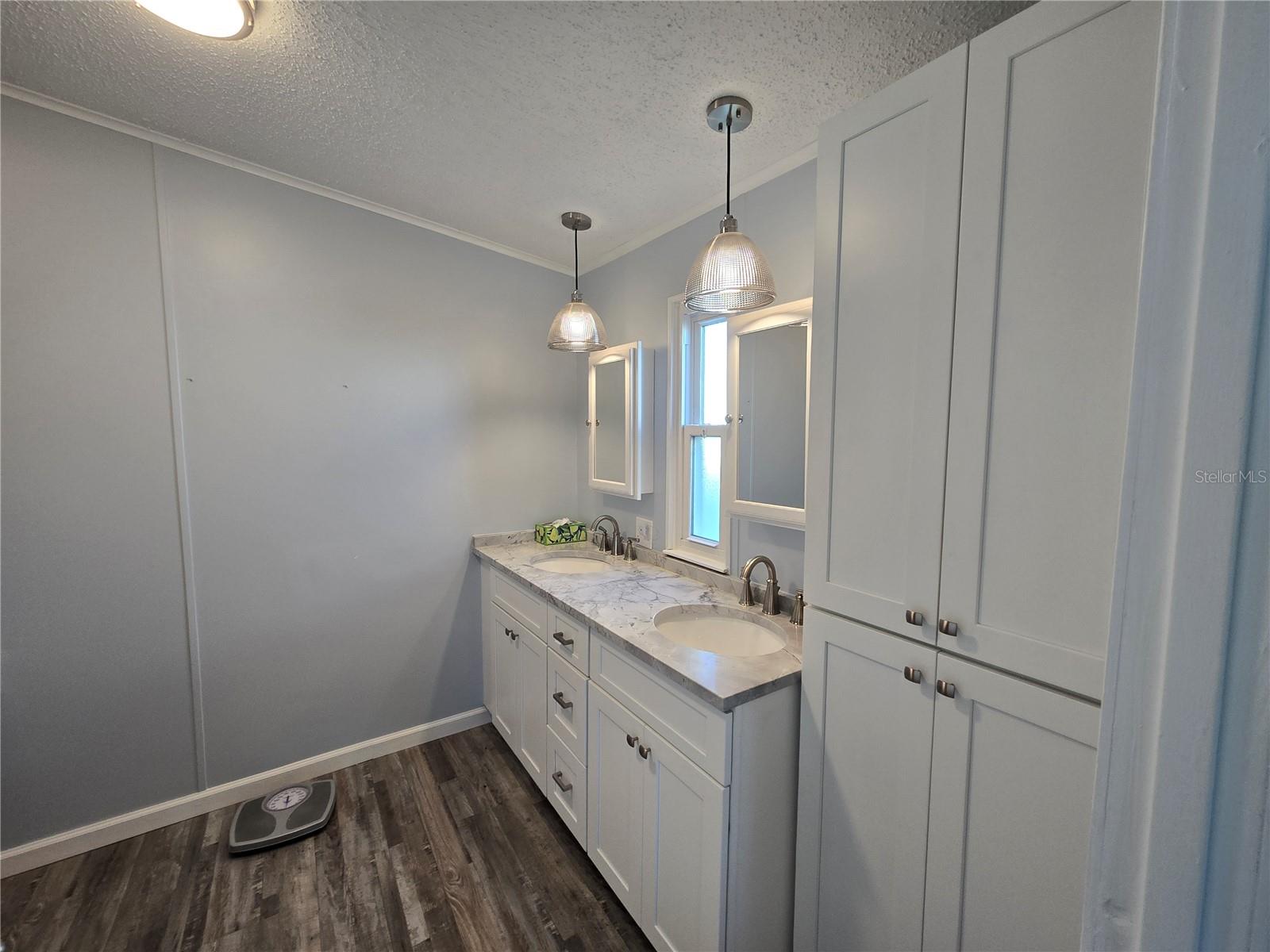 Image 19 of 96 For 198 Dartmouth Drive