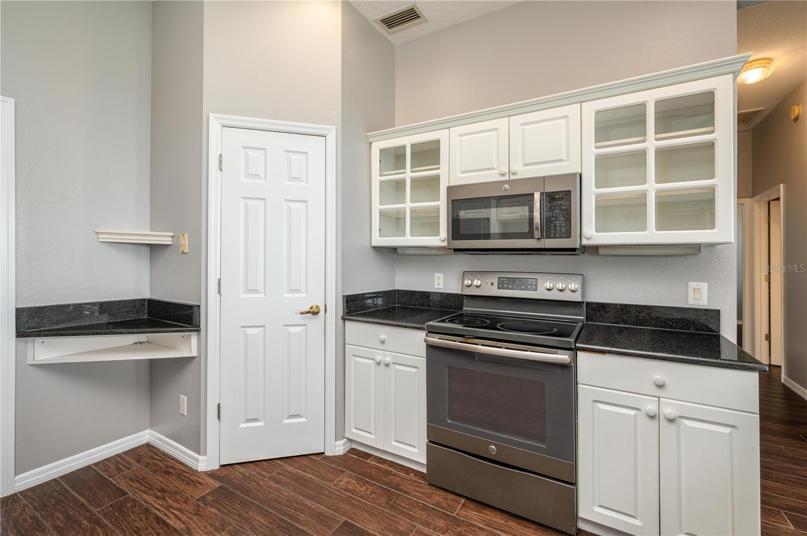 Image 21 of 48 For 329 Hamilton Shores Drive Ne