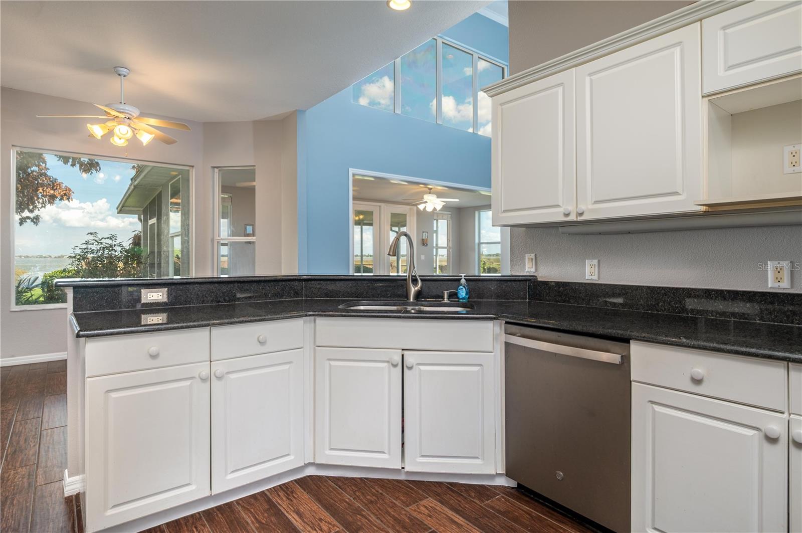 Image 22 of 48 For 329 Hamilton Shores Drive Ne