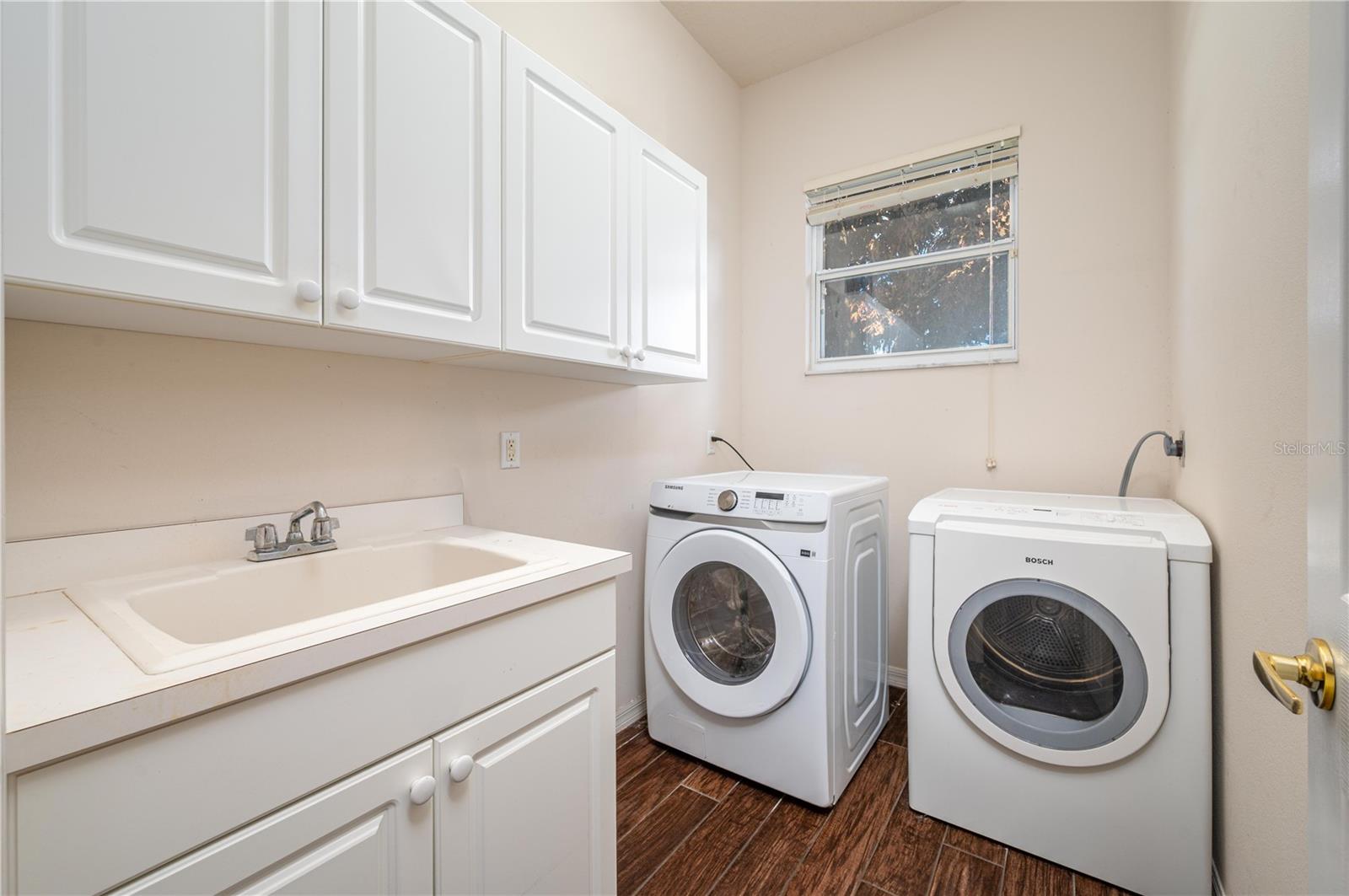 Image 23 of 48 For 329 Hamilton Shores Drive Ne