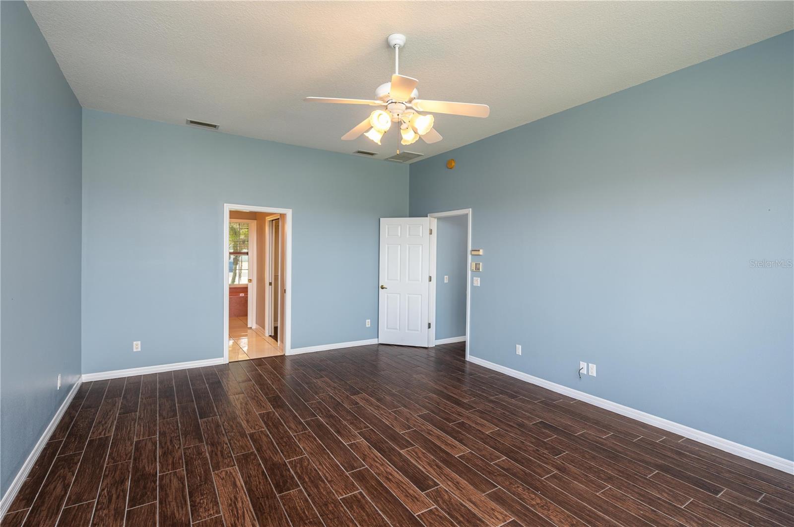 Image 25 of 48 For 329 Hamilton Shores Drive Ne