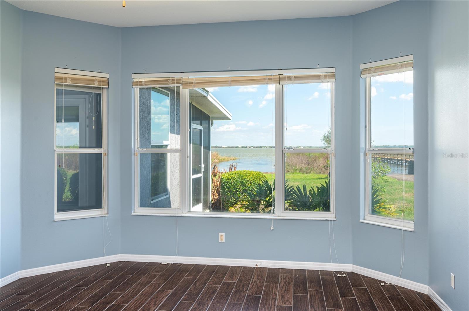 Image 26 of 48 For 329 Hamilton Shores Drive Ne