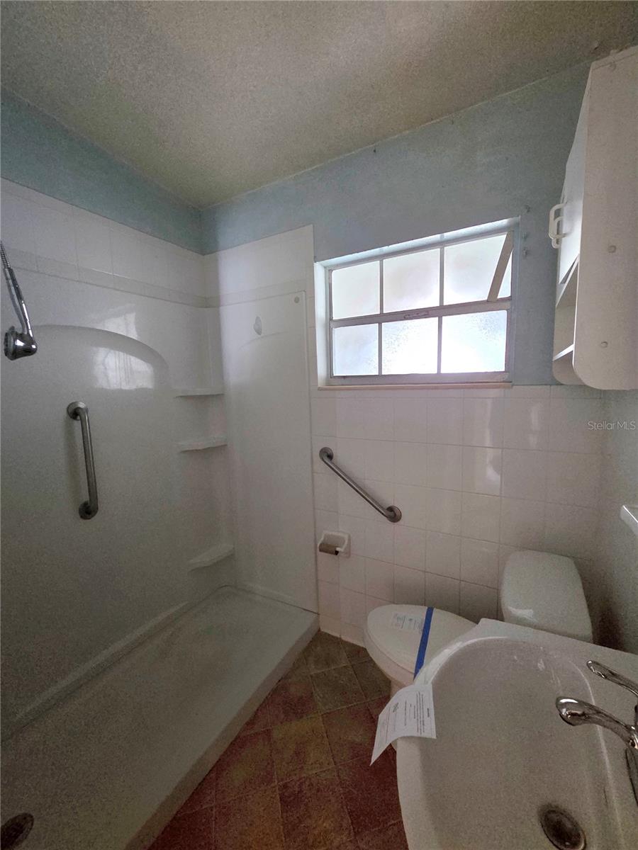 Image 21 of 33 For 640 Forrest Dr