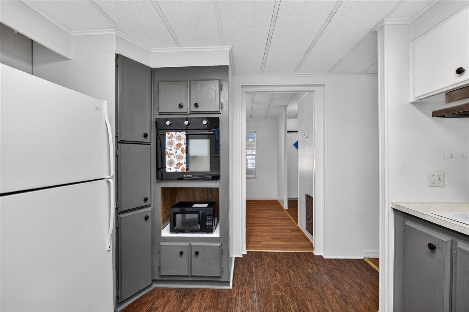 Image 23 of 79 For 214 Canova Drive