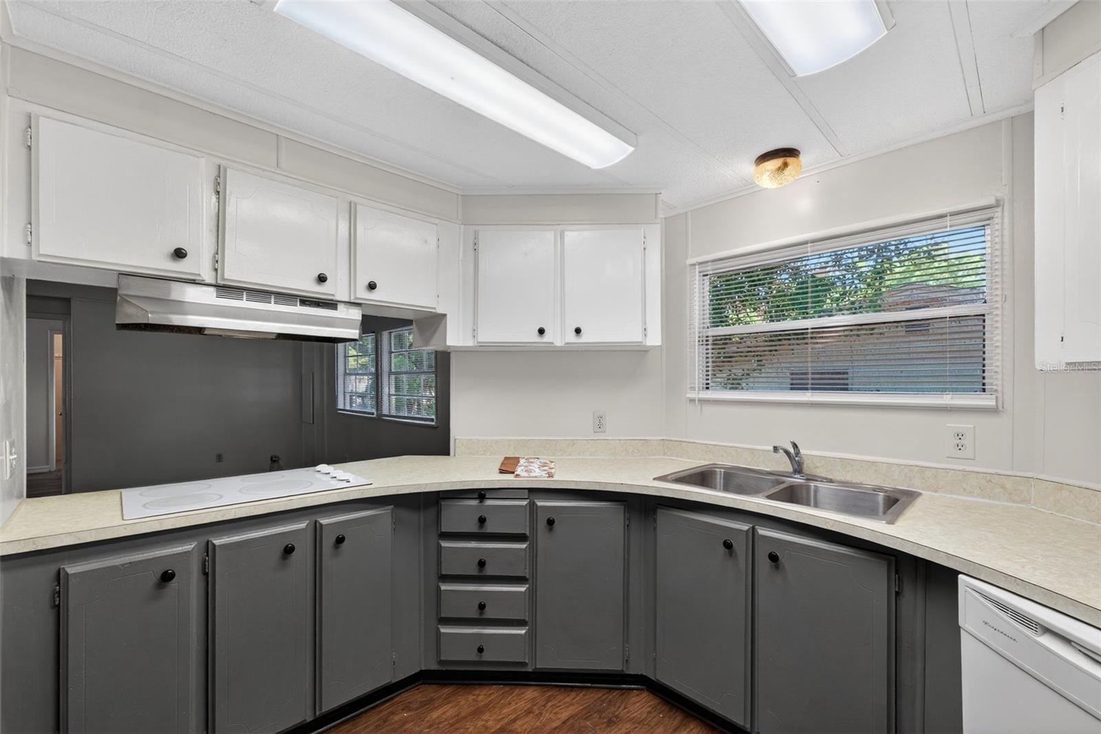 Image 25 of 79 For 214 Canova Drive