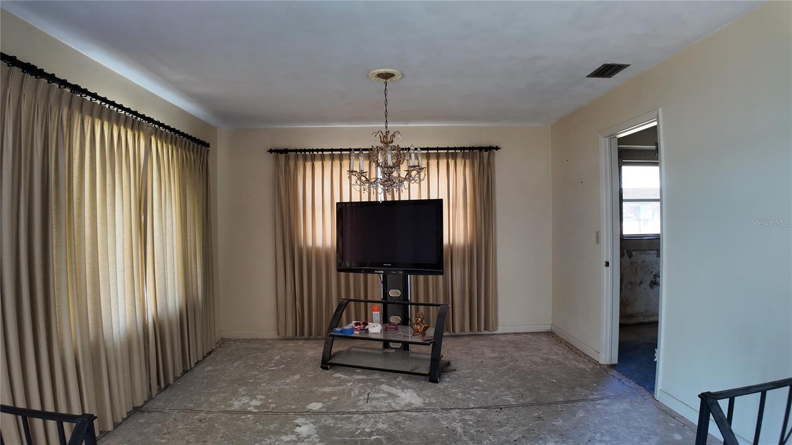 Image 6 of 27 For 5026 Socrum Loop Road