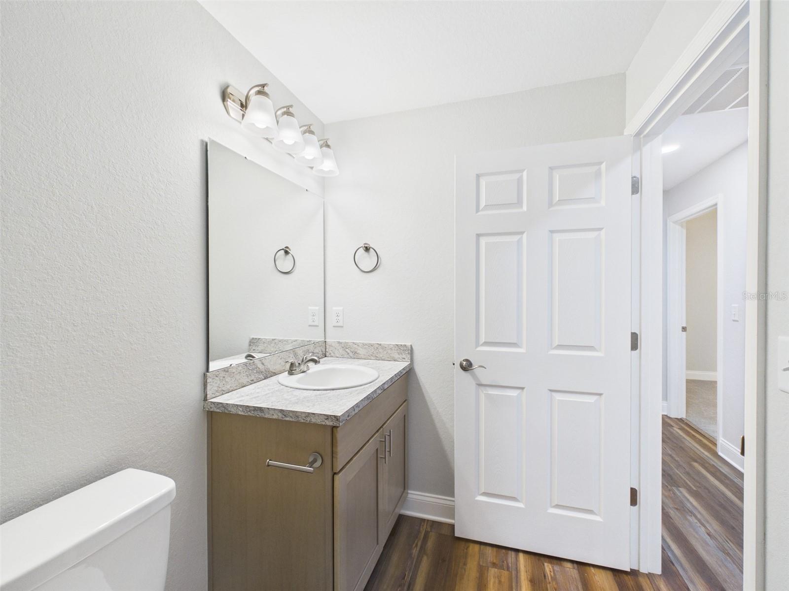 Image 11 of 27 For 837 Lincoln Avenue