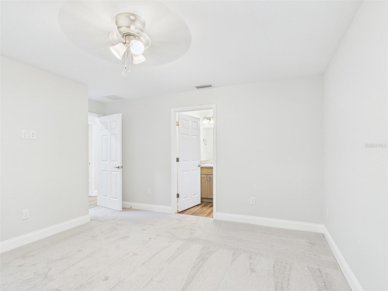 Image 16 of 27 For 837 Lincoln Avenue