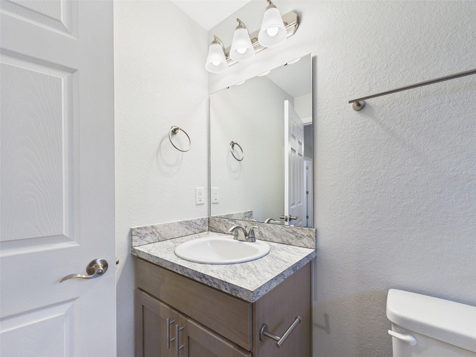 Image 20 of 27 For 837 Lincoln Avenue