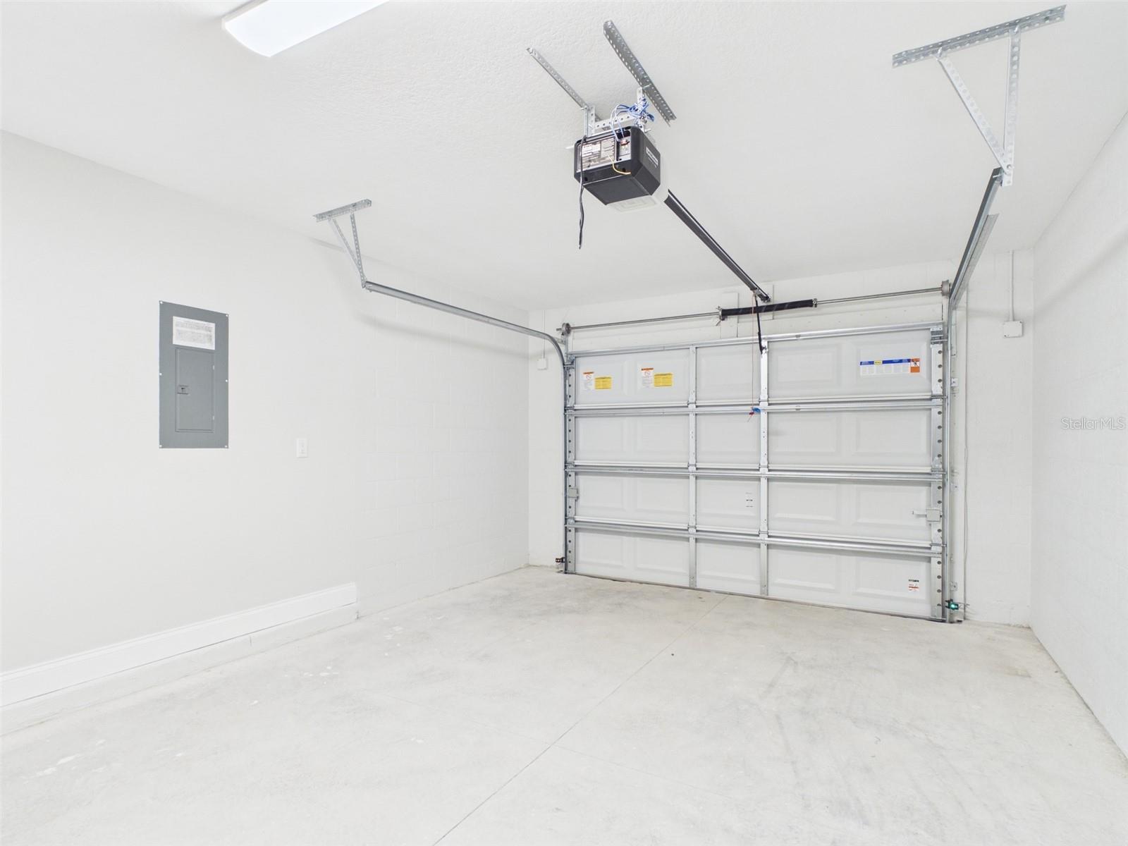 Image 21 of 27 For 837 Lincoln Avenue