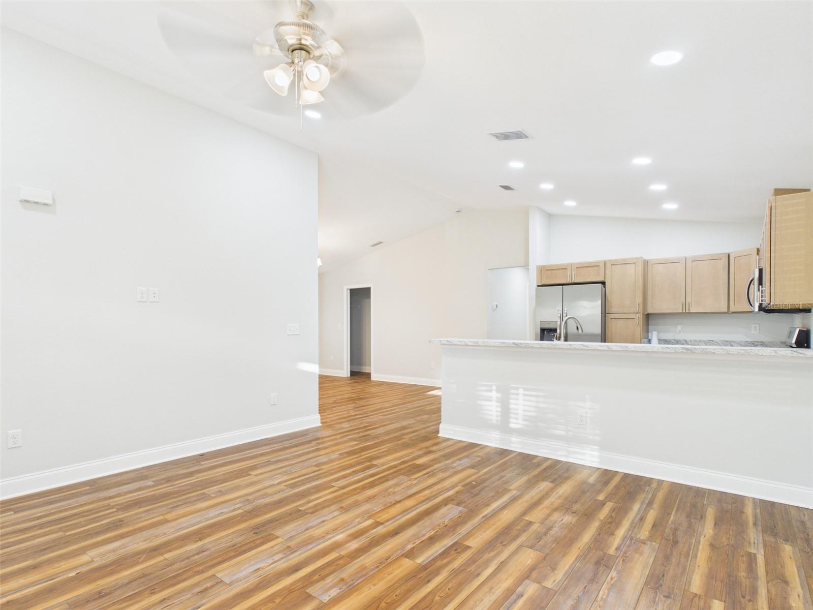 Image 4 of 27 For 837 Lincoln Avenue