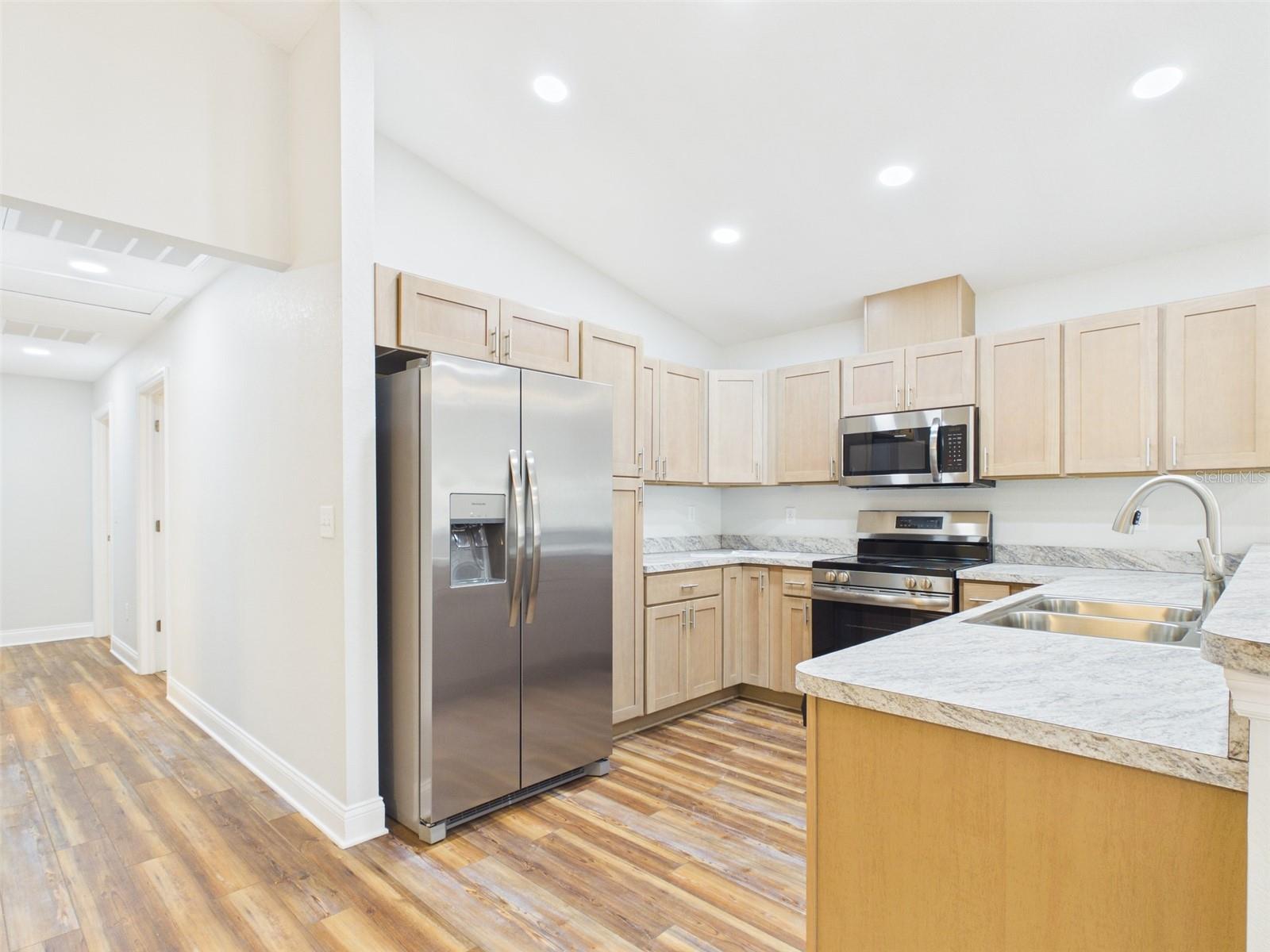 Image 6 of 27 For 837 Lincoln Avenue