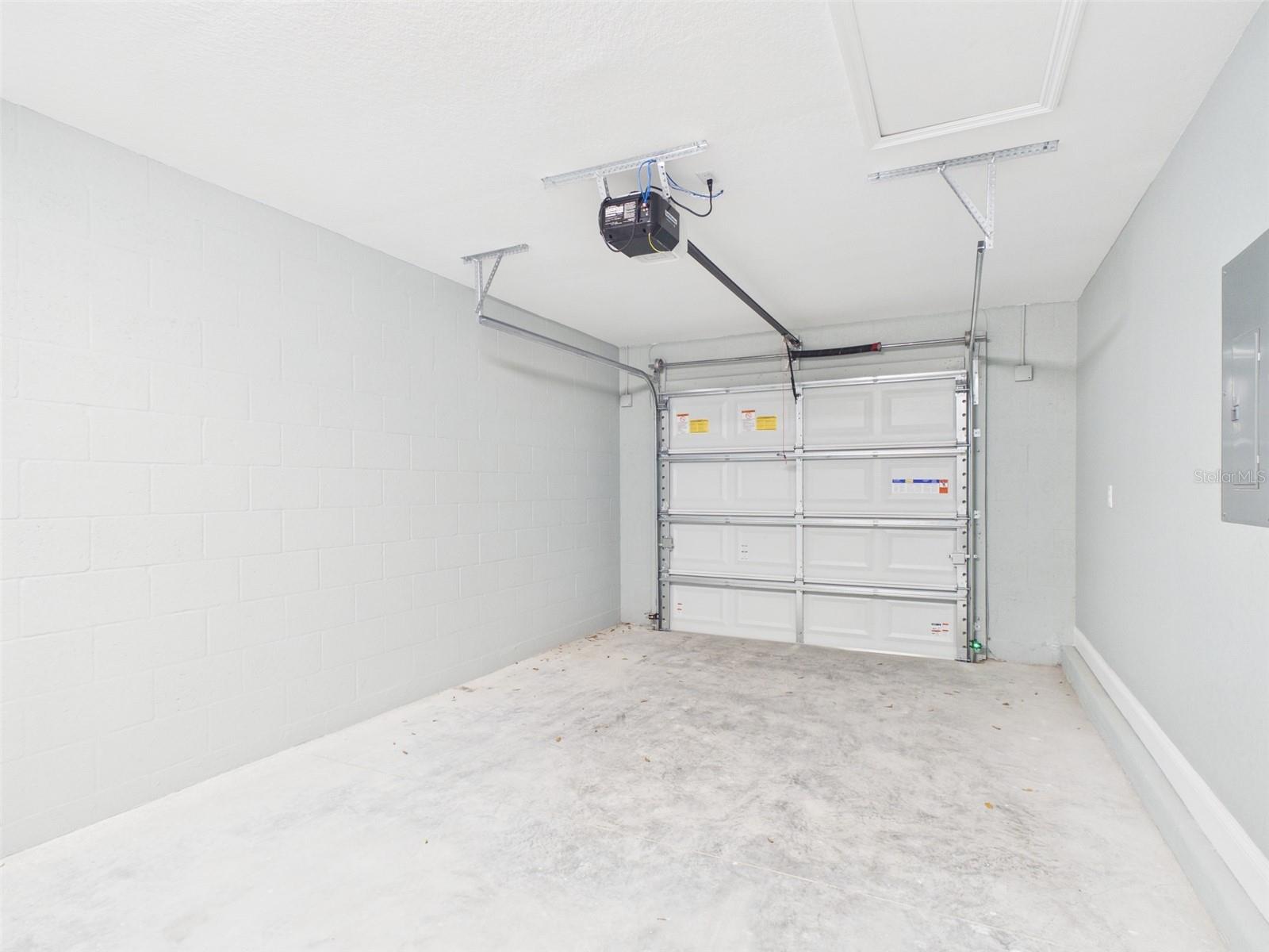 Image 23 of 30 For 723 Adams Street