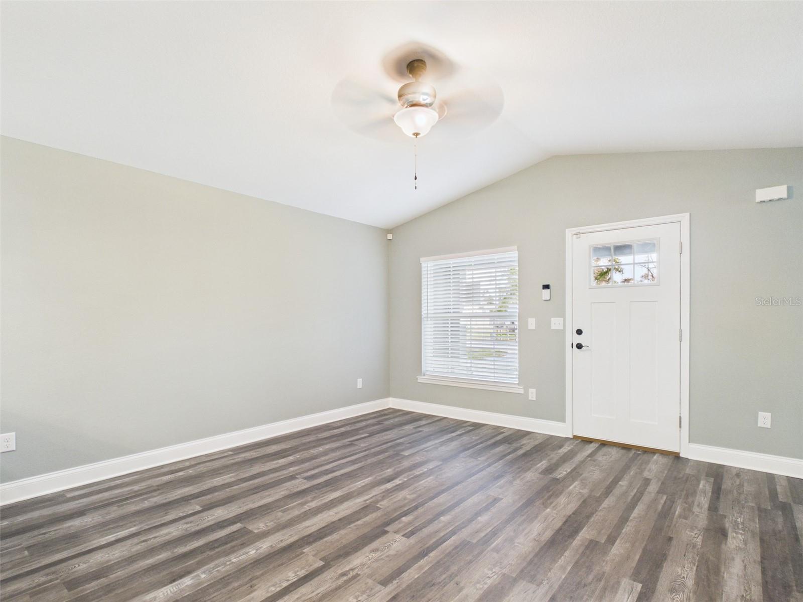 Image 4 of 30 For 723 Adams Street