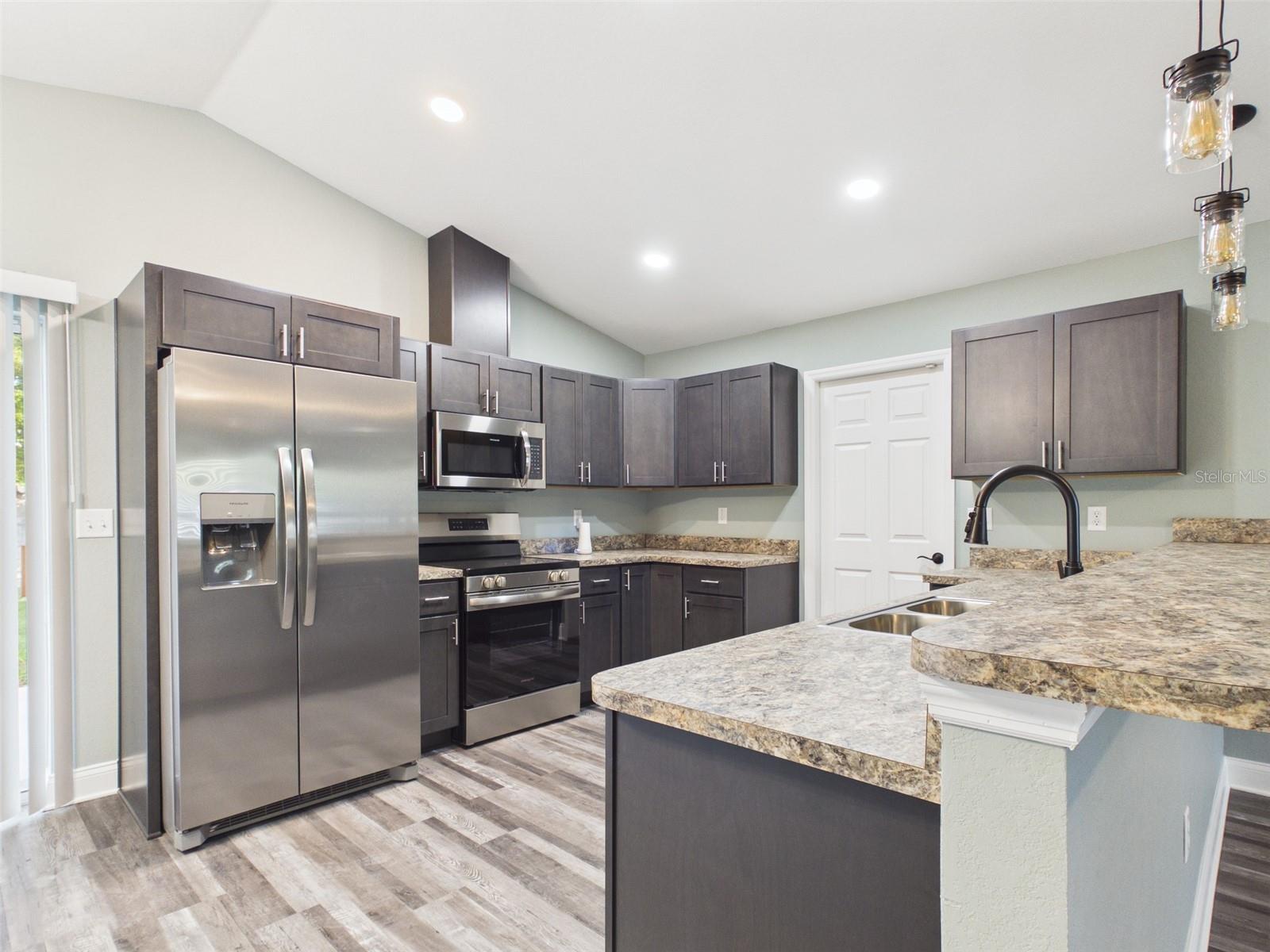 Image 6 of 30 For 723 Adams Street