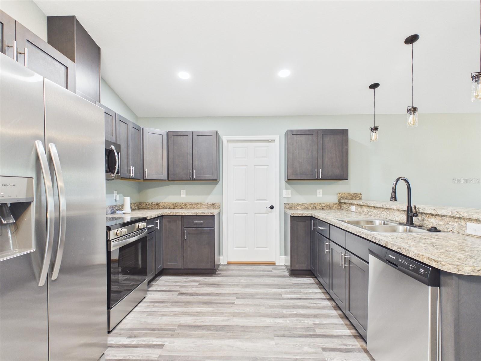 Image 7 of 30 For 723 Adams Street