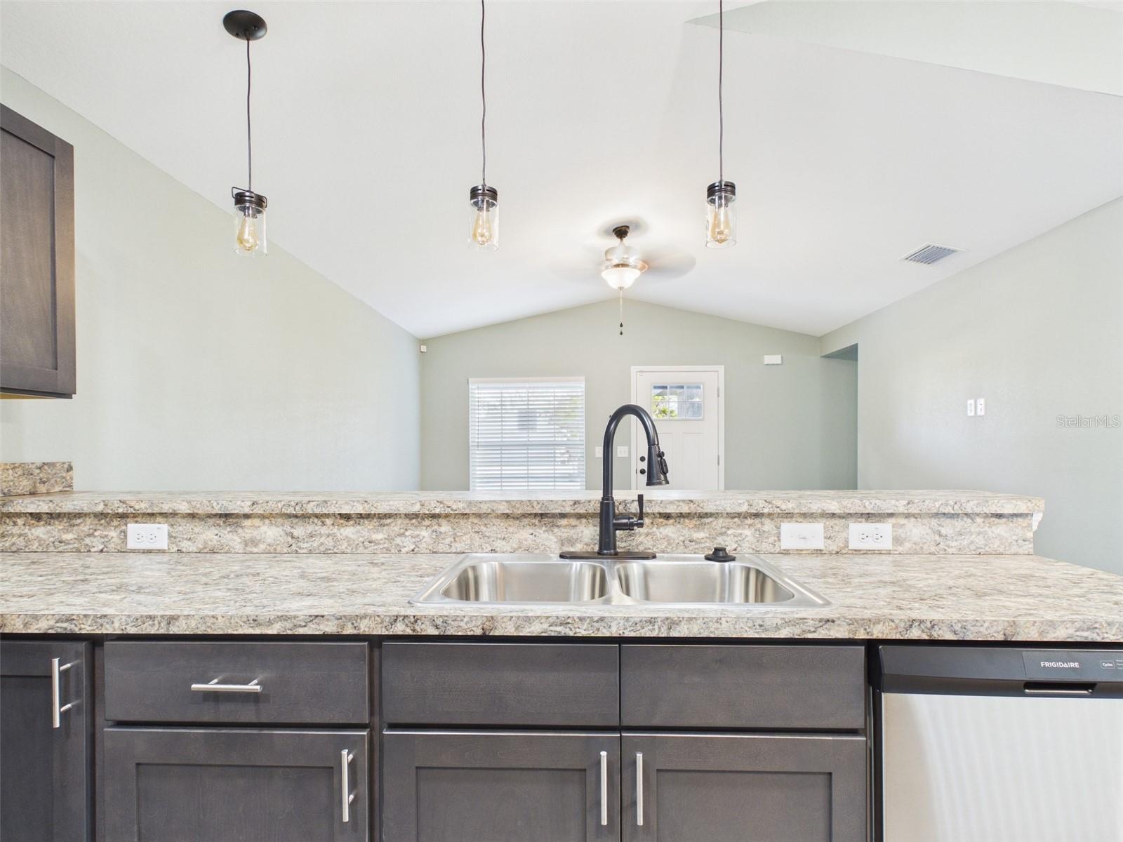 Image 8 of 30 For 723 Adams Street