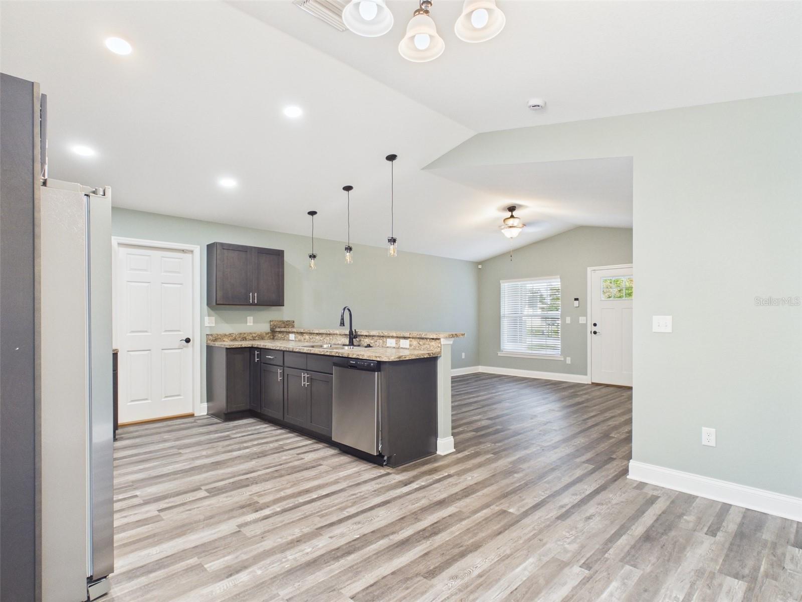 Image 9 of 30 For 723 Adams Street