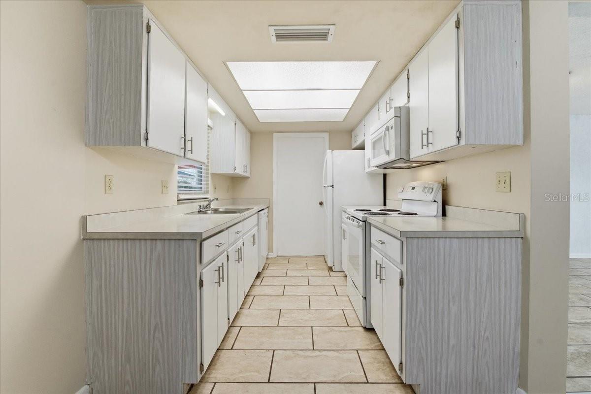 Image 11 of 52 For 425 S Ramona Ave