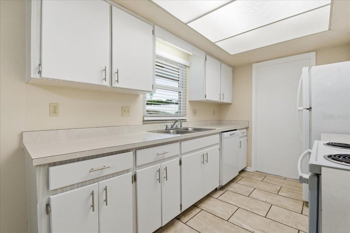 Image 12 of 52 For 425 S Ramona Ave