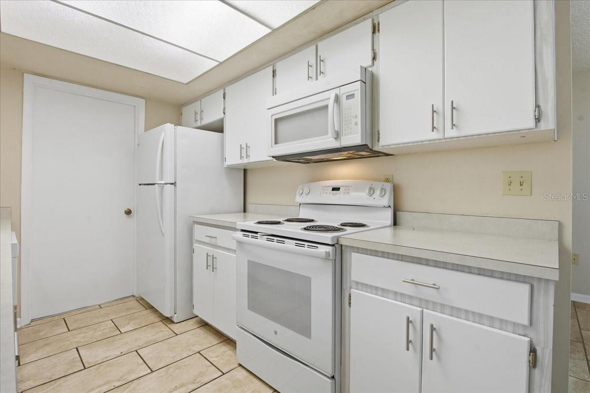 Image 13 of 52 For 425 S Ramona Ave