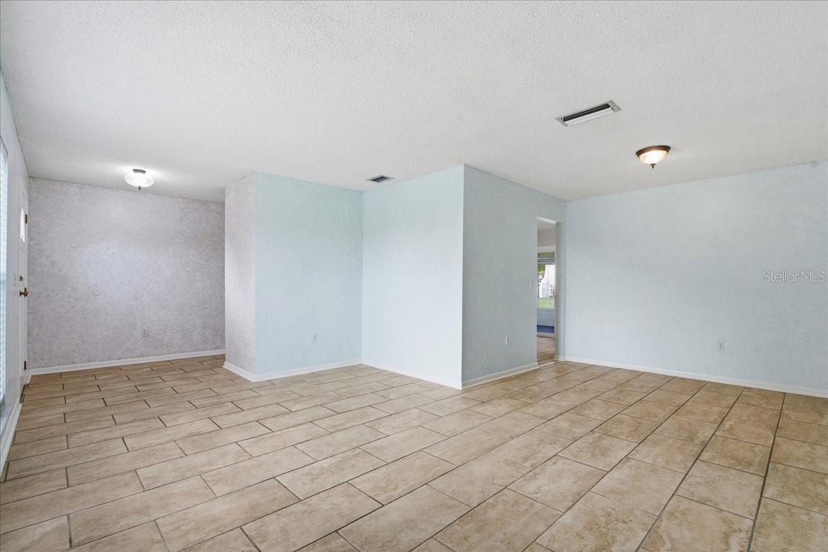 Image 4 of 52 For 425 S Ramona Ave