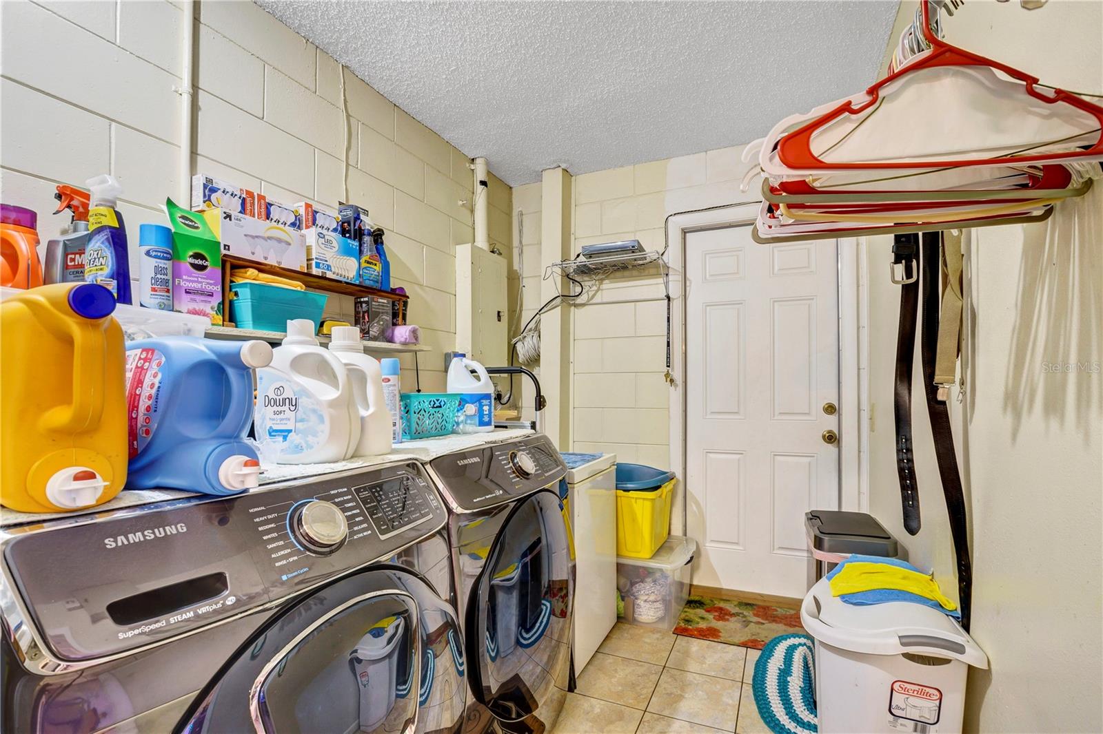 Listing photo id 15 for 603 Sidney Circle