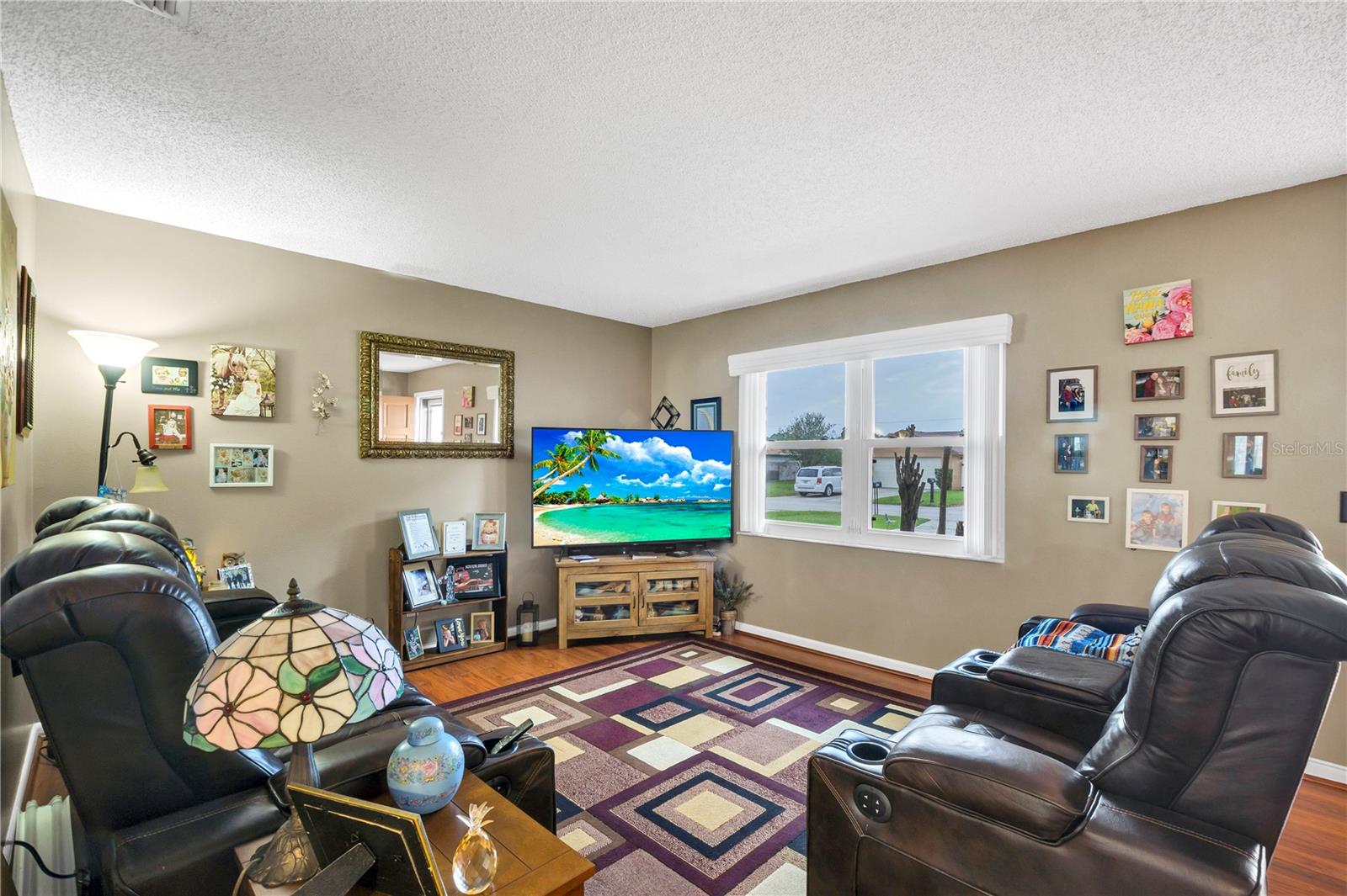 Listing photo id 0 for 603 Sidney Circle