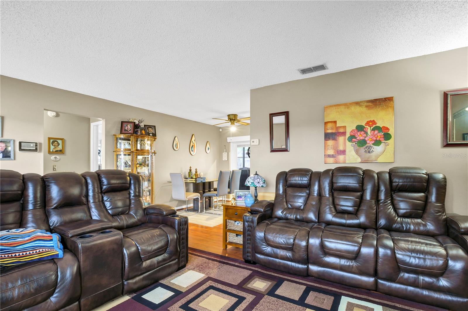 Listing photo id 2 for 603 Sidney Circle