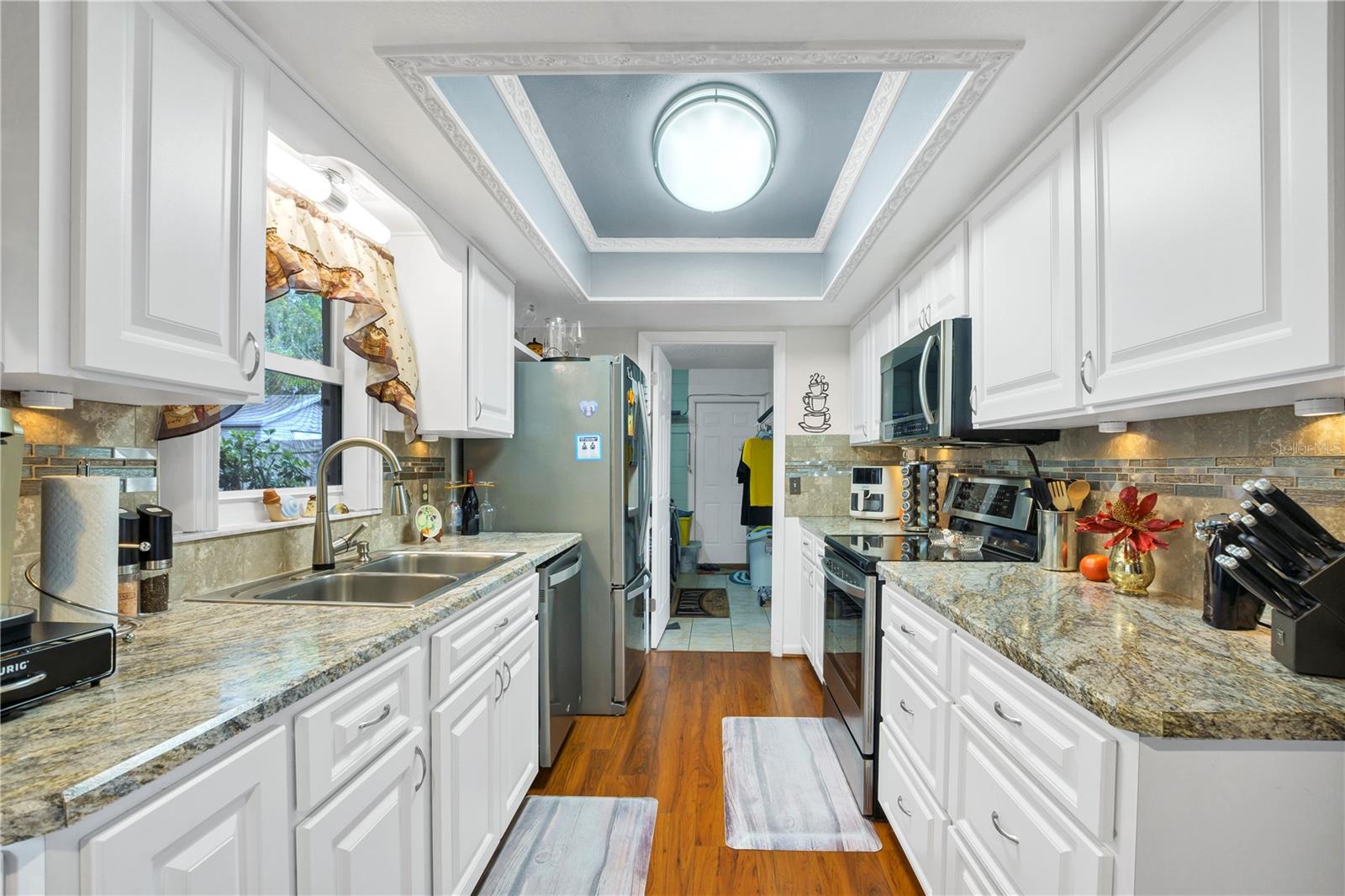 Listing photo id 5 for 603 Sidney Circle