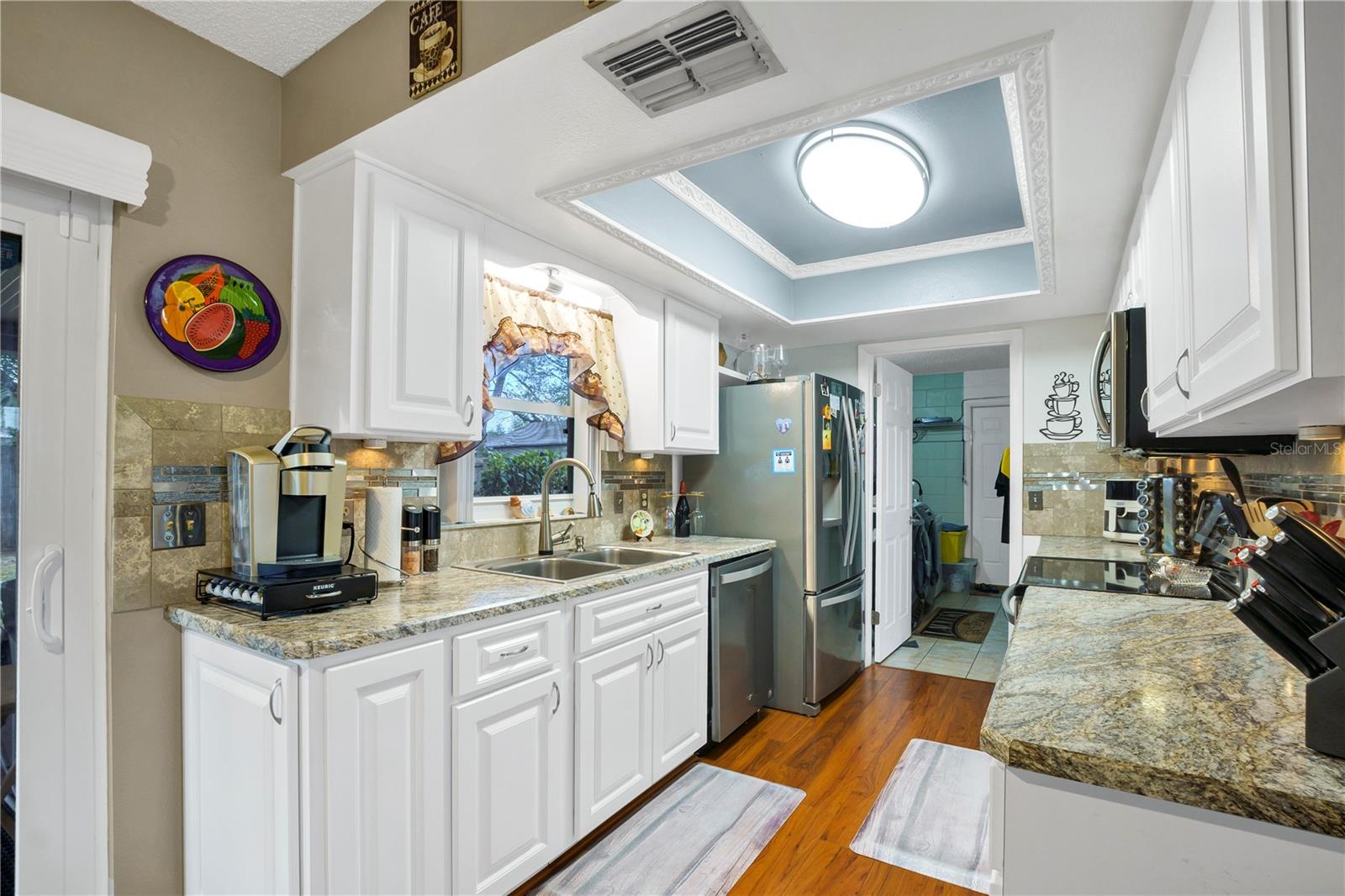 Listing photo id 6 for 603 Sidney Circle