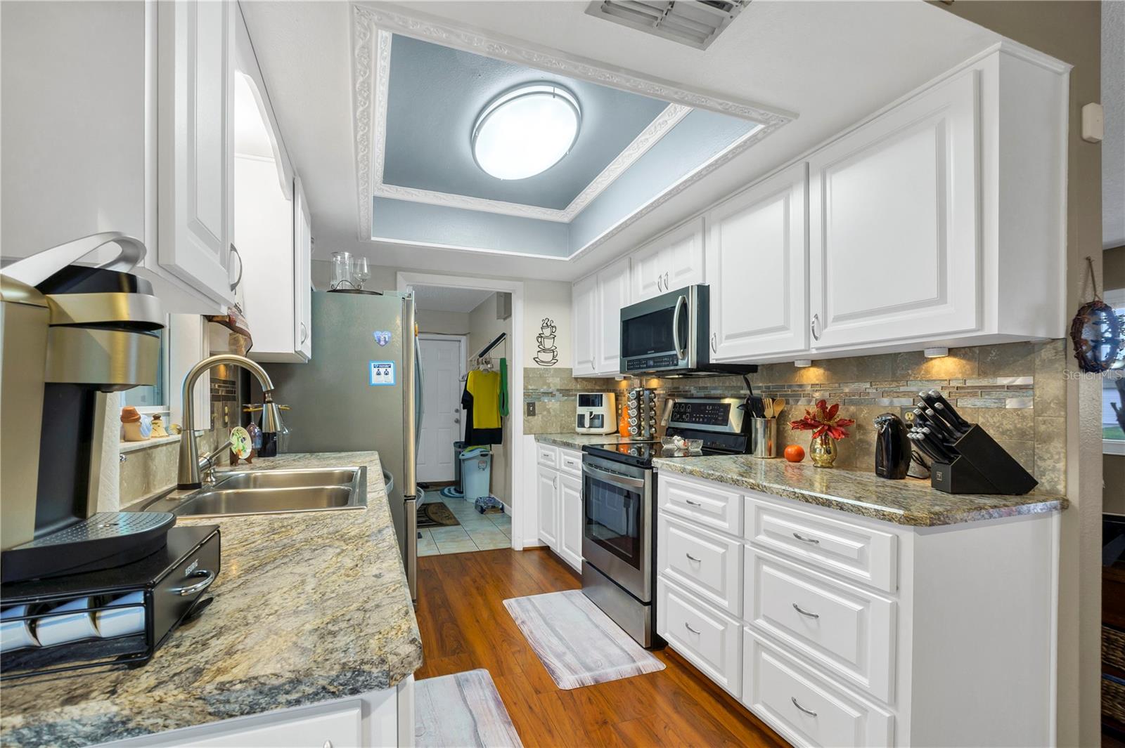 Listing photo id 7 for 603 Sidney Circle