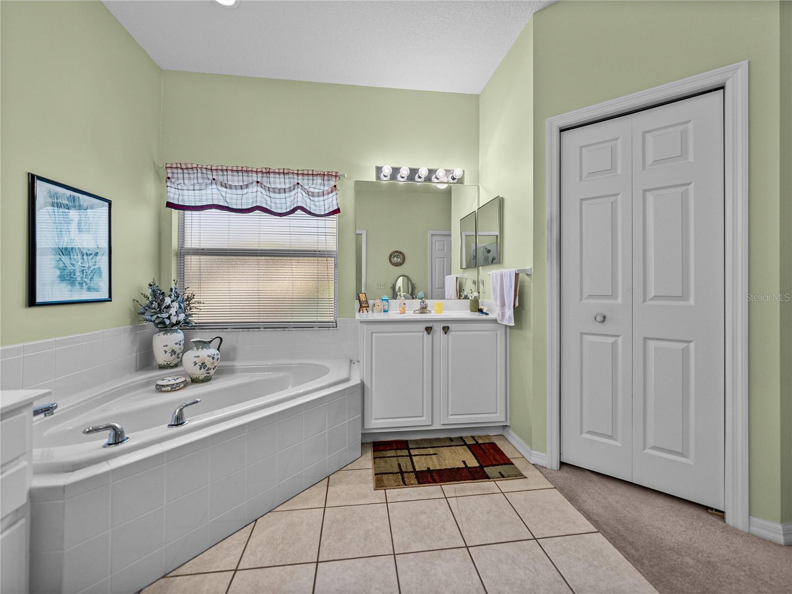 Image 46 of 100 For 4184 Aberdeen Lane