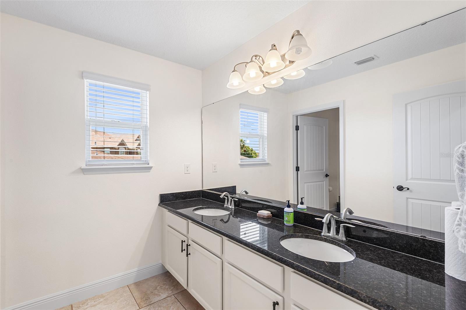 Image 20 of 26 For 189 Magneta Loop