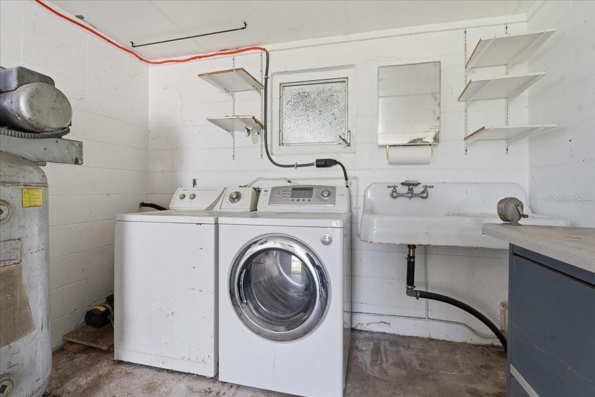 Image 28 of 40 For 3712 Adell Rd