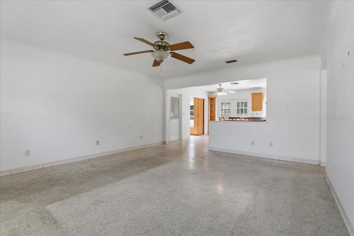 Image 5 of 40 For 3712 Adell Rd