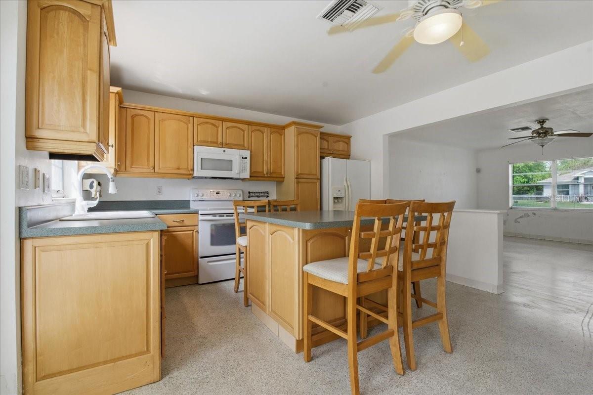 Image 7 of 40 For 3712 Adell Rd