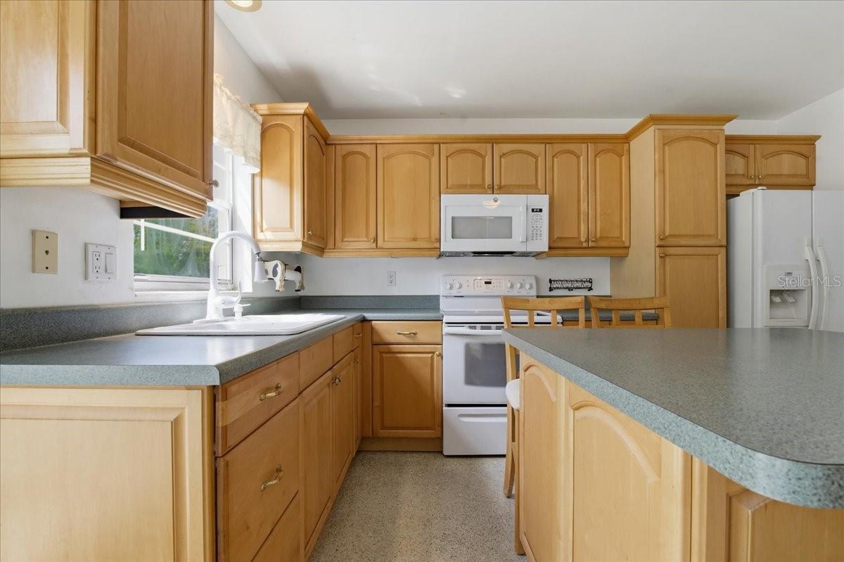 Image 8 of 40 For 3712 Adell Rd