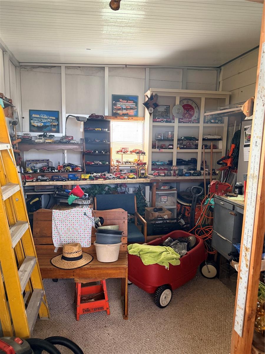 Image 10 of 19 For 410 Village Circle Sw