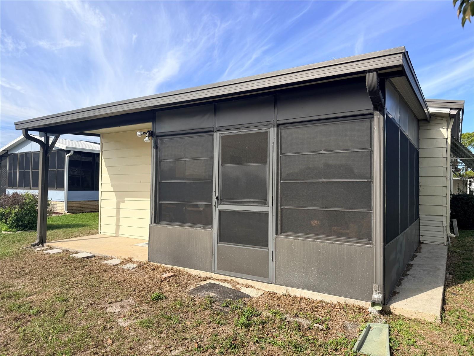 Image 11 of 19 For 410 Village Circle Sw