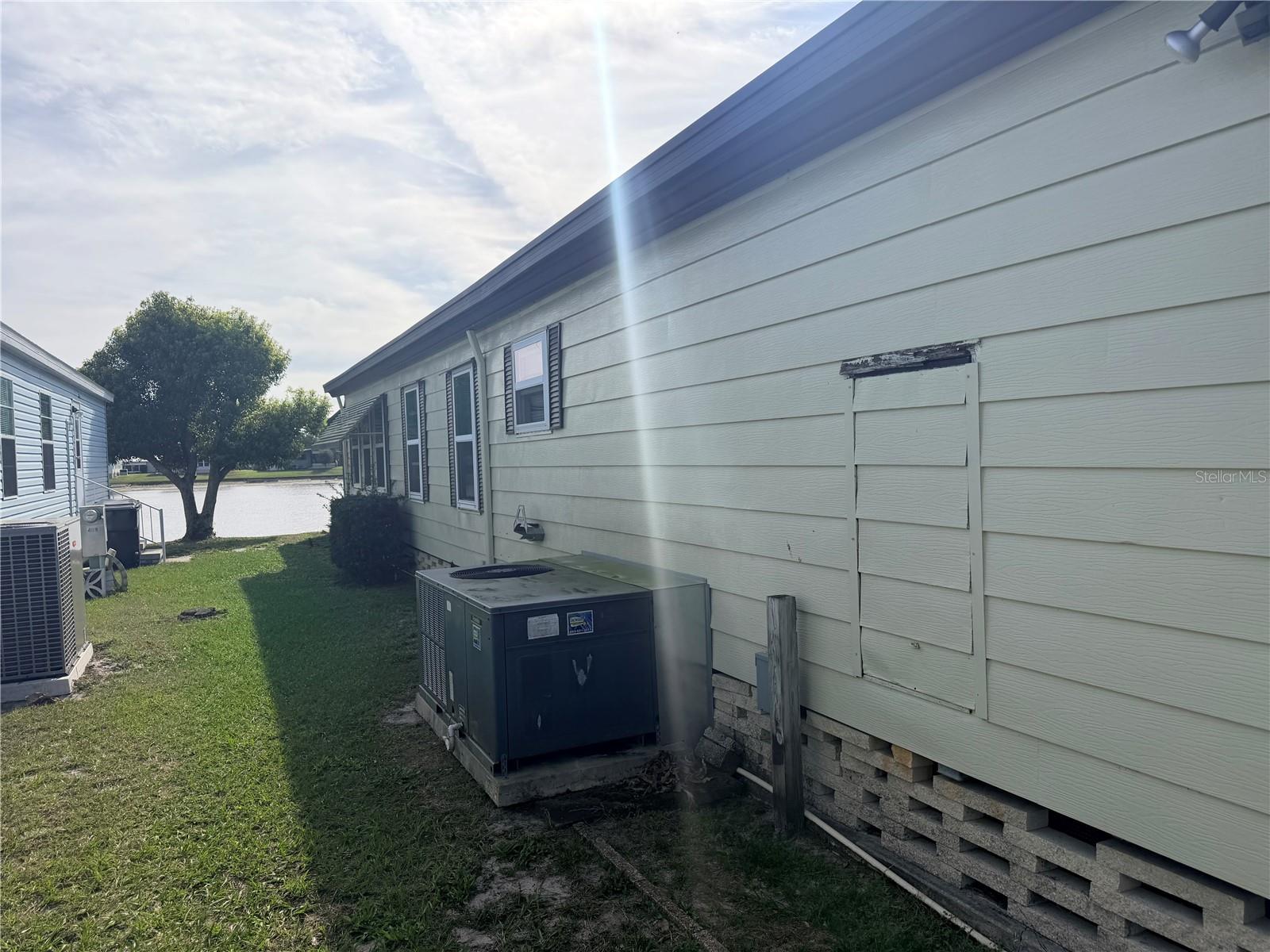 Image 12 of 19 For 410 Village Circle Sw