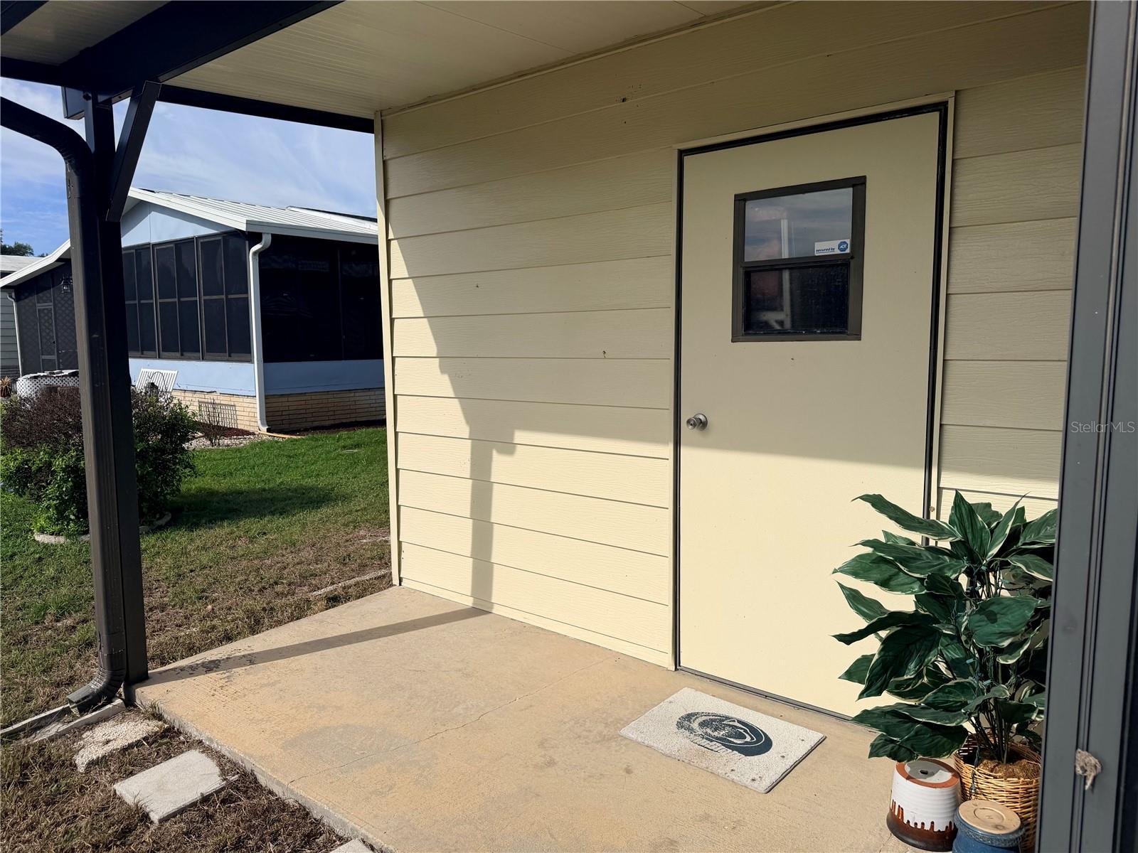 Image 15 of 19 For 410 Village Circle Sw