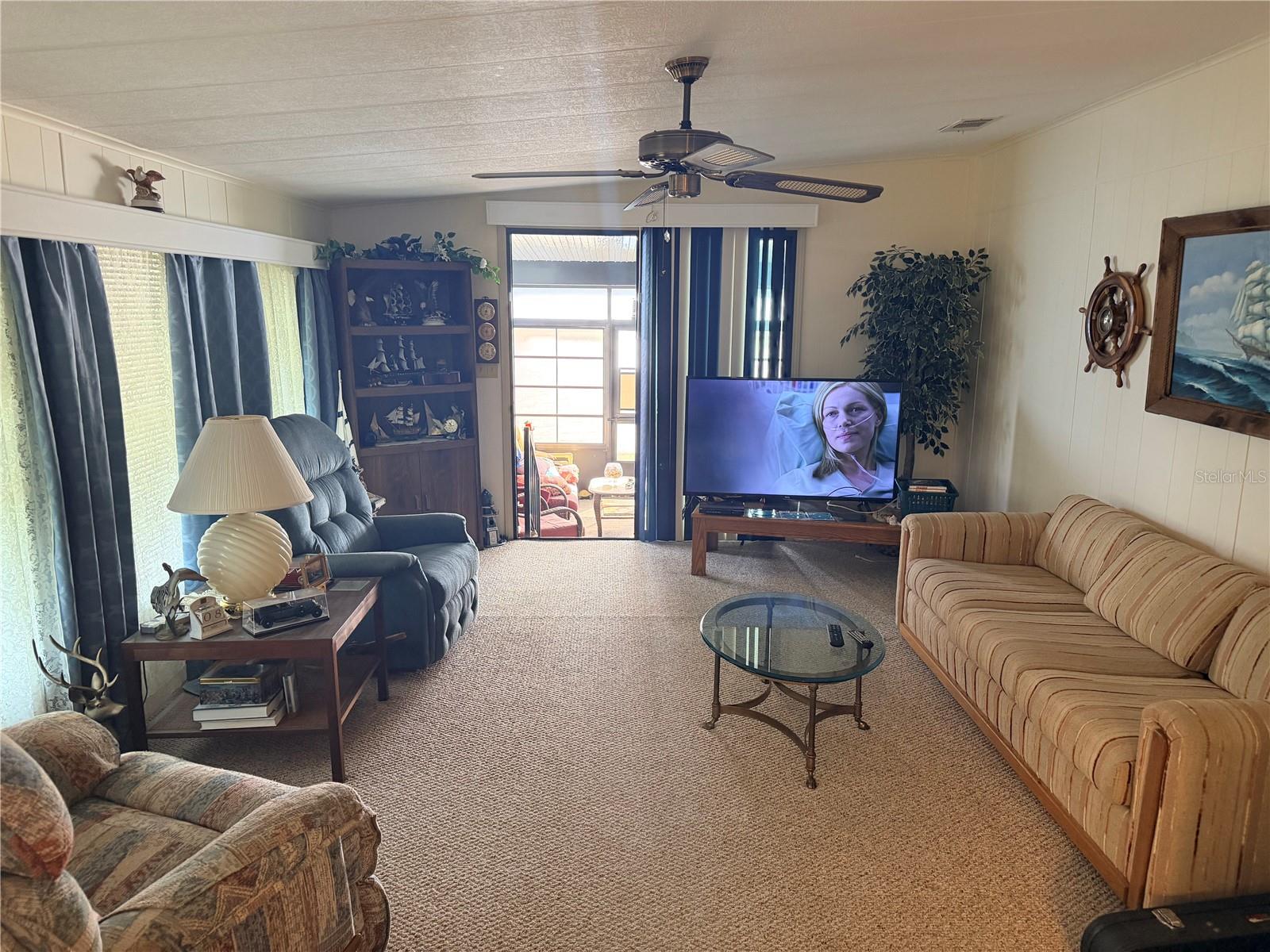 Image 4 of 19 For 410 Village Circle Sw