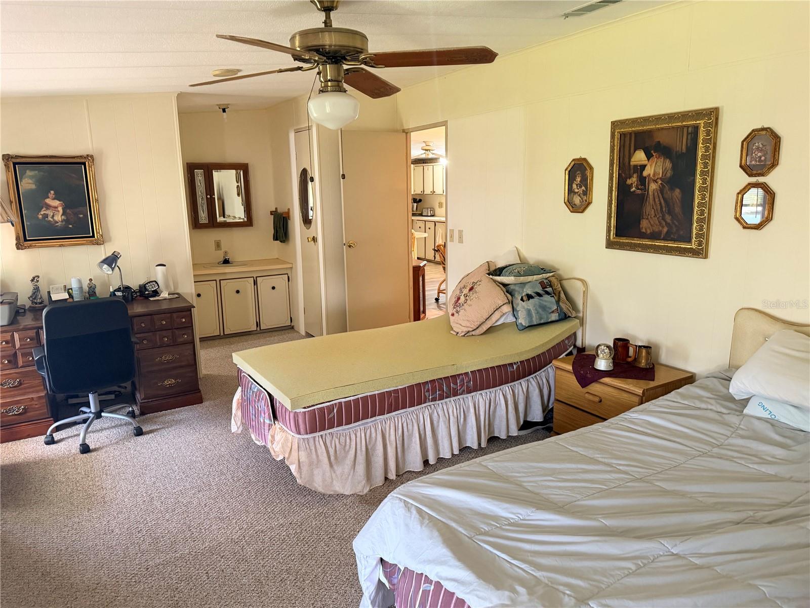 Image 6 of 19 For 410 Village Circle Sw