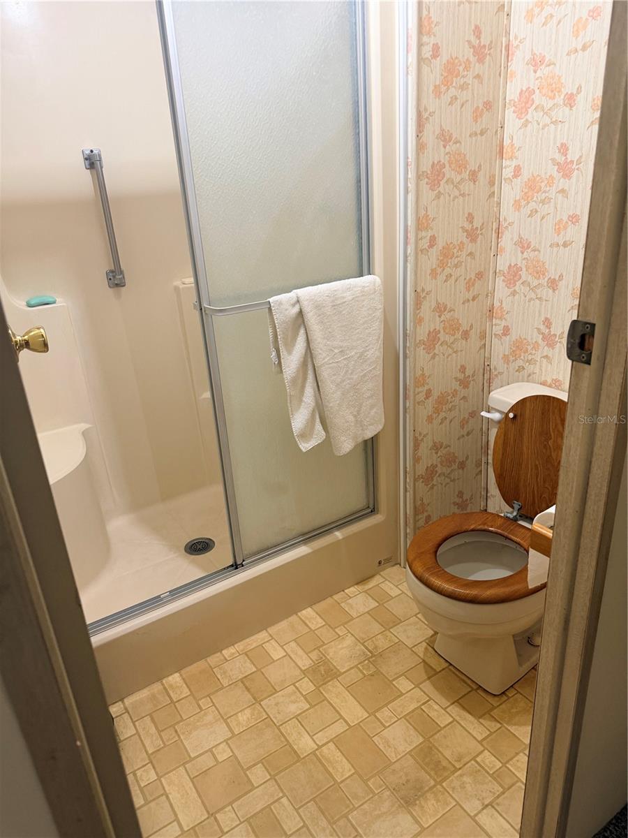 Image 9 of 19 For 410 Village Circle Sw