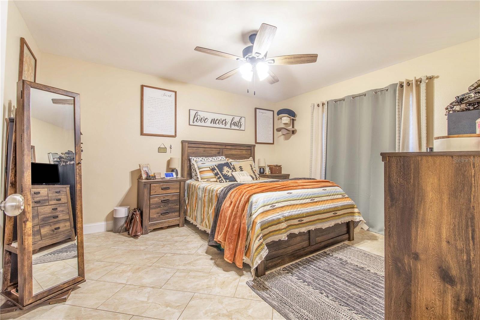 Image 15 of 37 For 2569 Cedarwood Drive