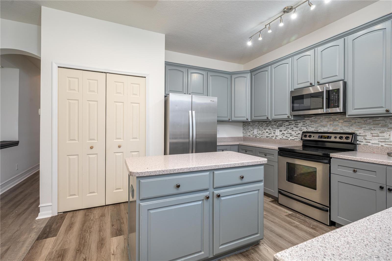 Image 9 of 38 For 1968 Fruitridge Street